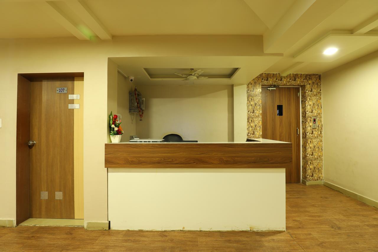 Hotel Loyal Residency Jāmnagar Buitenkant foto